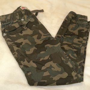 Boys Levi’s camo jogger in size 8 regular